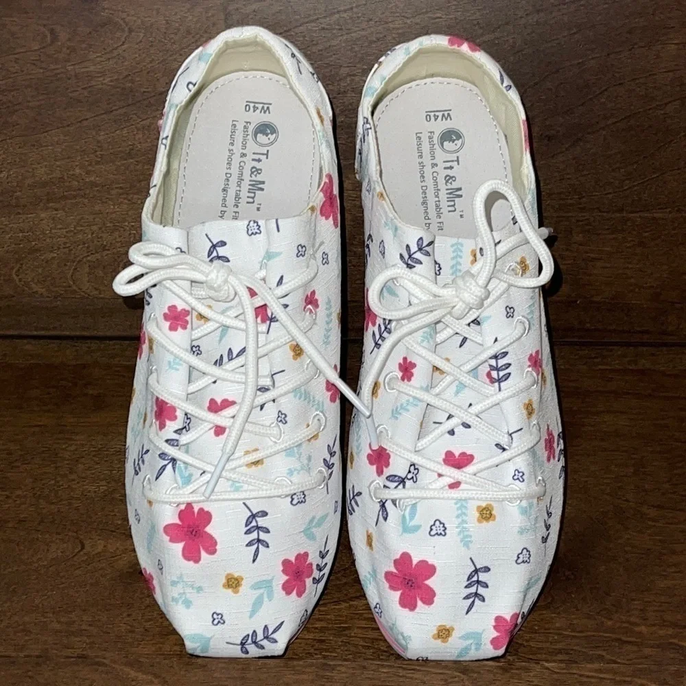 Tt & Mm Platform Floral Sneakers Sz. 9 like new!